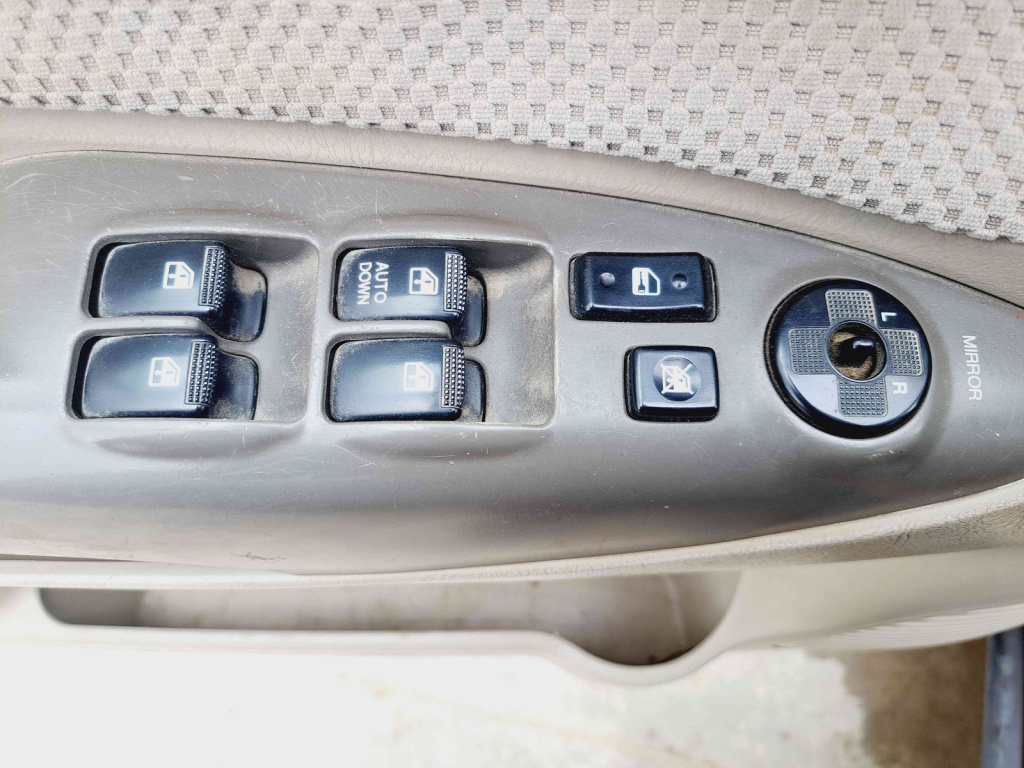 Butoane comanda geamuri sofer Hyundai Tucson (JM) [Fabr 2004-2010] OEM