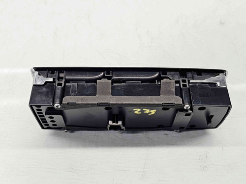 Butoane comanda geamuri sofer Mercedes Clasa A (W176) [Fabr 2012-2018] A1669054400