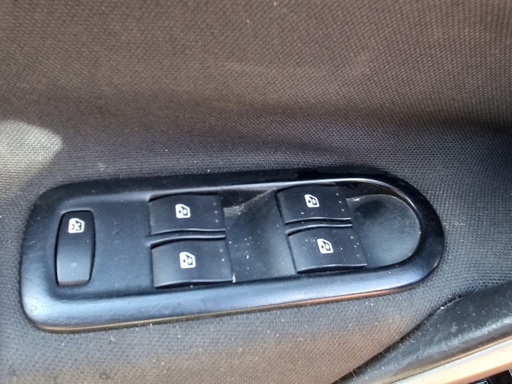 Butoane comanda geamuri sofer Renault Megane 2 [Fabr 2002-2008] 1.5 DCI K9K722 60KW / 82CP
