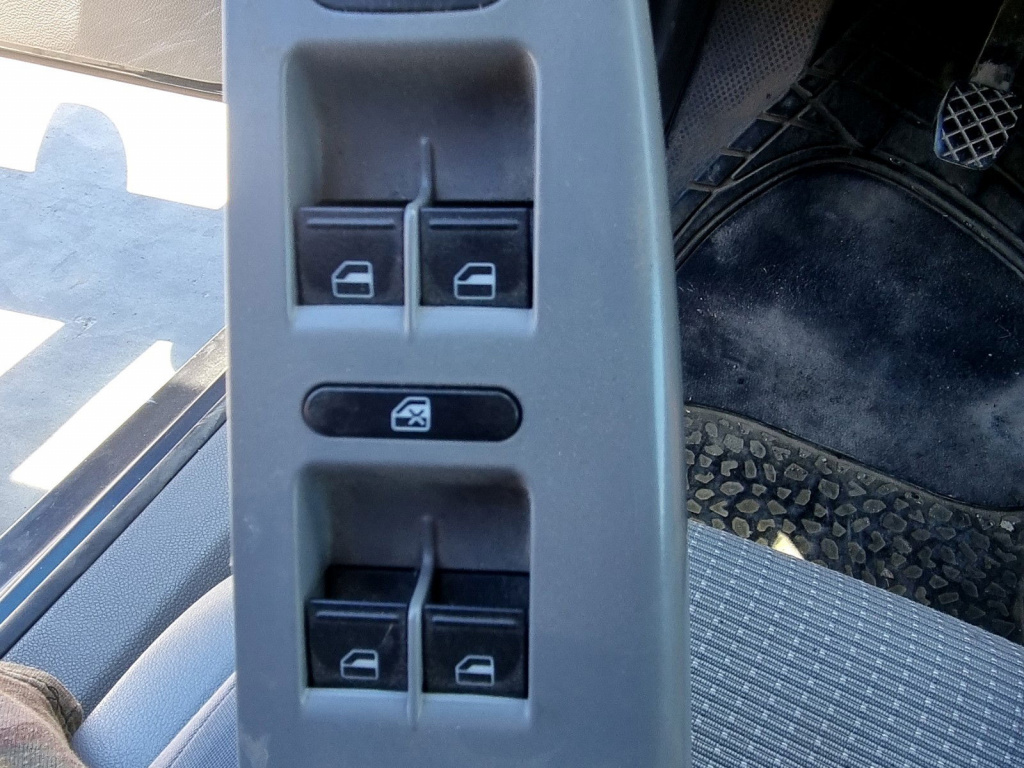 Butoane comanda geamuri sofer Volkswagen Golf 5 Variant (1K5) [Fabr 2007-2009] 1.9 TDI BLS 77 KW / 105 CP