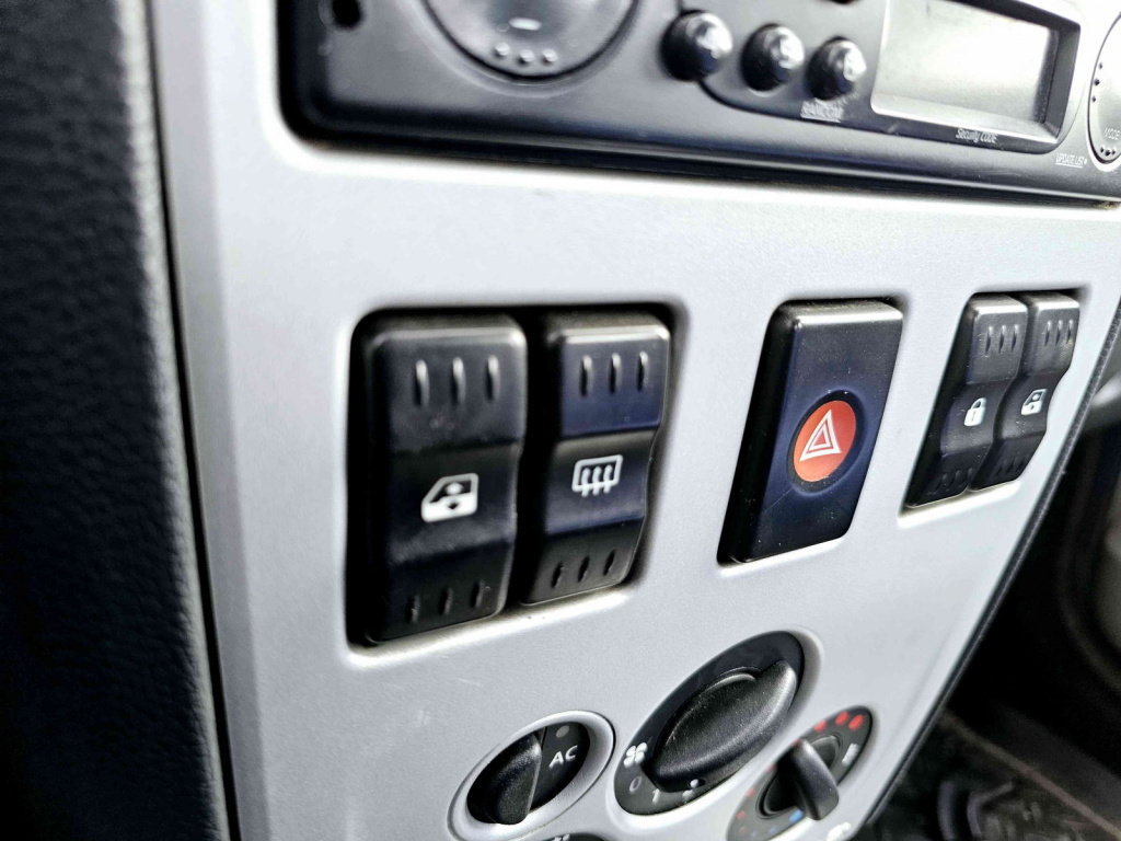 Butoane comenzi consola centrala Dacia Logan (LS) [Fabr 2004-2012] OEM