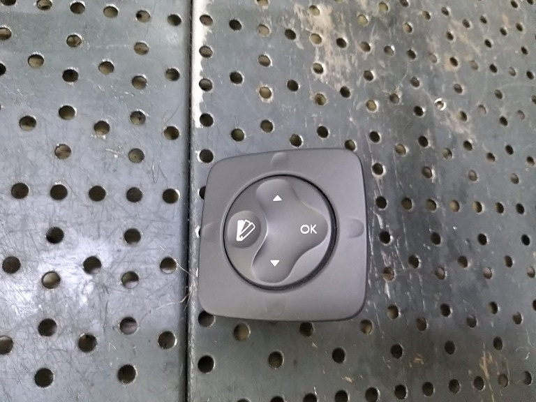 Butoane comenzi navigatie renault scenic 3 283950001r