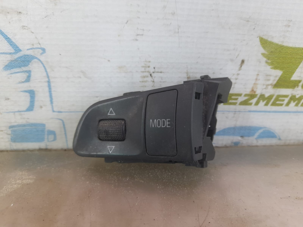 Butoane comenzi volan 4F0951527 Audi A4 B7 [2004 - 2008] 2.0 tdi BLB