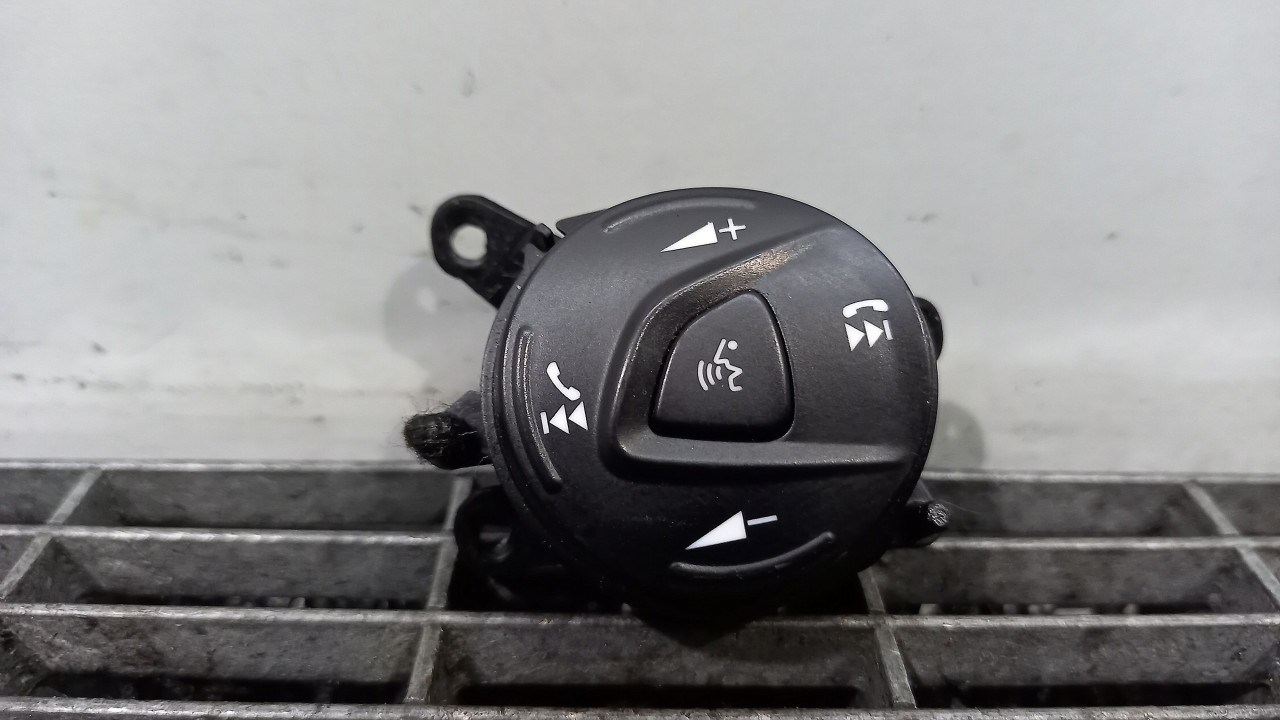 BUTOANE COMENZI VOLAN FORD FOCUS - - (2011 2014)