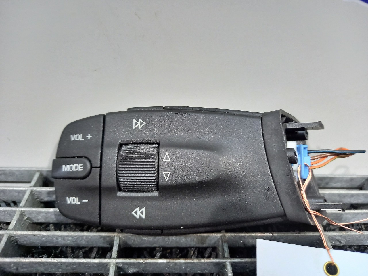 BUTOANE COMENZI VOLAN SEAT IBIZA 1.4 TDI - (2008 2012)
