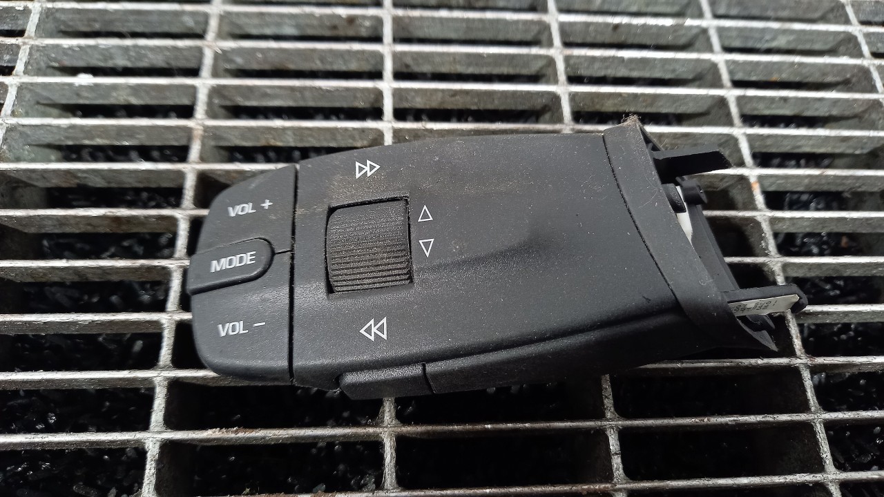 BUTOANE COMENZI VOLAN SEAT IBIZA - - (2008 2012)