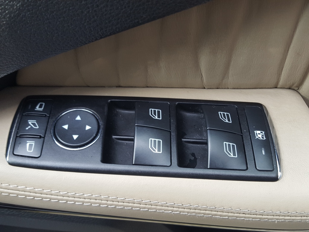 Butoane Deschidere Geamuri Mercedes W212 sau W204 cu Rabatare Oglinzi