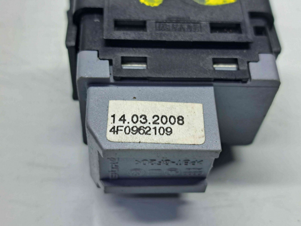 Butoane dezactivare alarma Audi A3 Sportback (8PA) [Fabr 2004-2013] 4F0962109