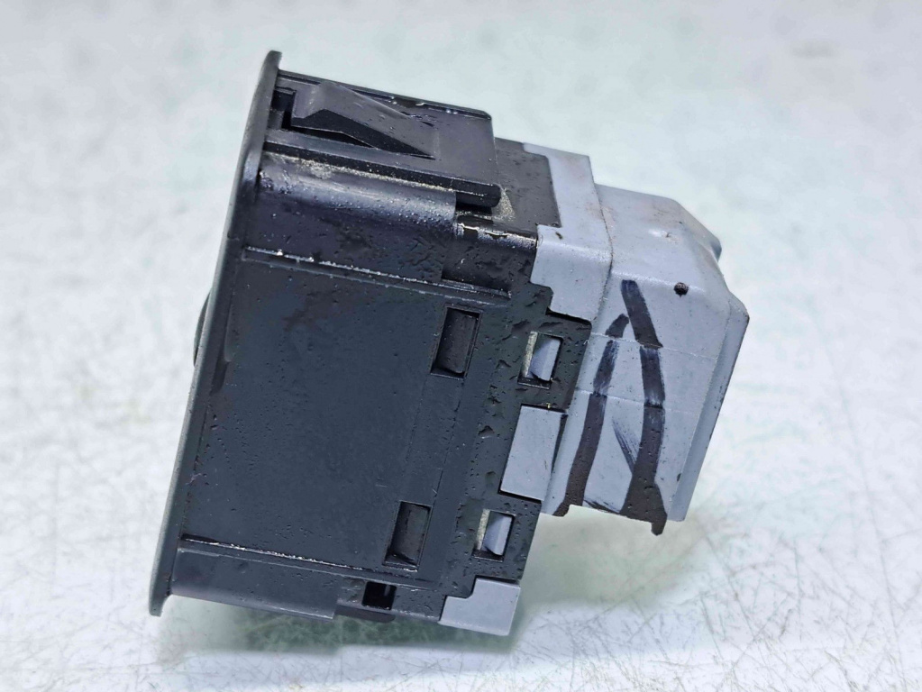 Butoane dezactivare alarma Audi A3 Sportback (8PA) [Fabr 2004-2013] 4F0962109