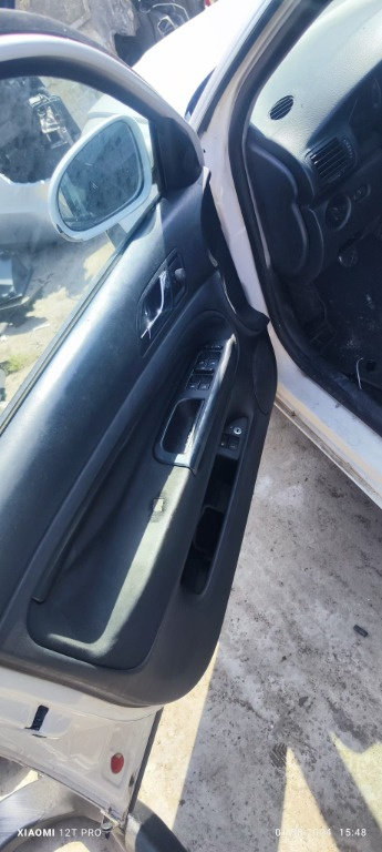 Butoane geam Skoda Superb 1.9 TDI cod motor BPZ 116CP / 85 KW transmisie manuala 5+1 cod GFL an 2008