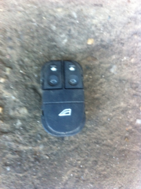 Butoane geam sofer Ford Focus [1998 - 2004] wagon 5-usi 1.8 MT (116 hp) (DNW)