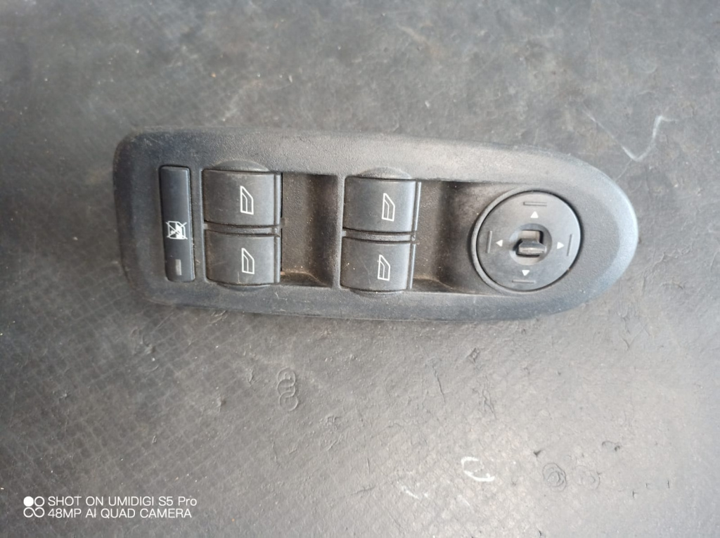 Butoane geam sofer , Ford Focus 2 [facelift] [2008 - 2011] wagon 5-usi 2.0 TDCi MT (136 hp) Duratorq - TDCi Euro 4 COD - 7M5T-14A132-AB