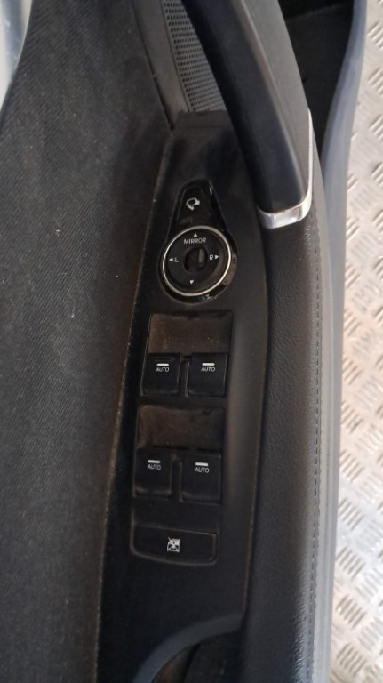 Butoane geam usa stanga fata Hyundai i40 1.7 CRDI cod motor D4FD combi an 2013