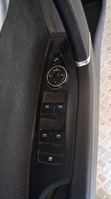 Butoane geam usa stanga fata Hyundai i40 1.7 CRDI cod motor D4FD combi an 2013