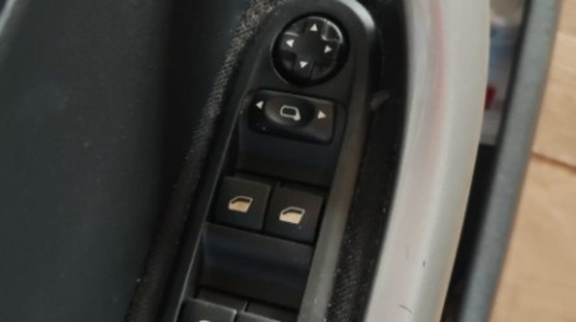 Butoane geam usa stanga fata Peugeot 308 1.6 HDI 111 Cp / 82 Kw ,transmisie manuala , an 2011 combi
