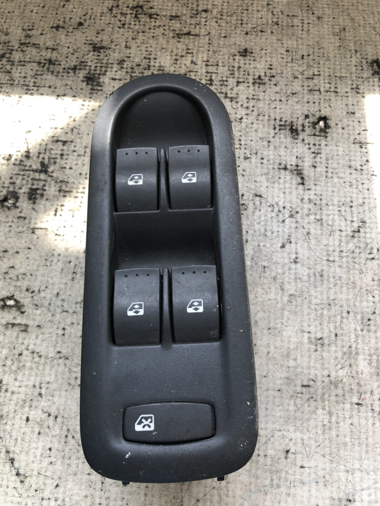 Butoane geamuri electrice Dacia Duster 2015
