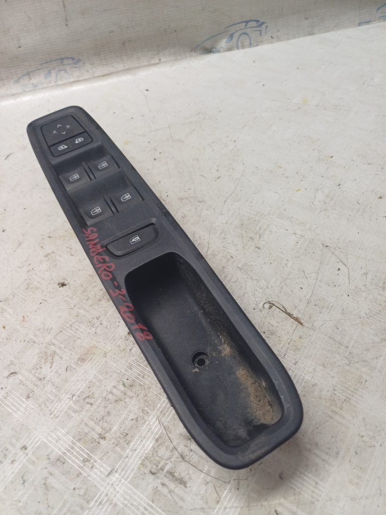 Butoane geamuri electrice Dacia Sandero 3 - Benzina 2018, 254113300R / 254114398R