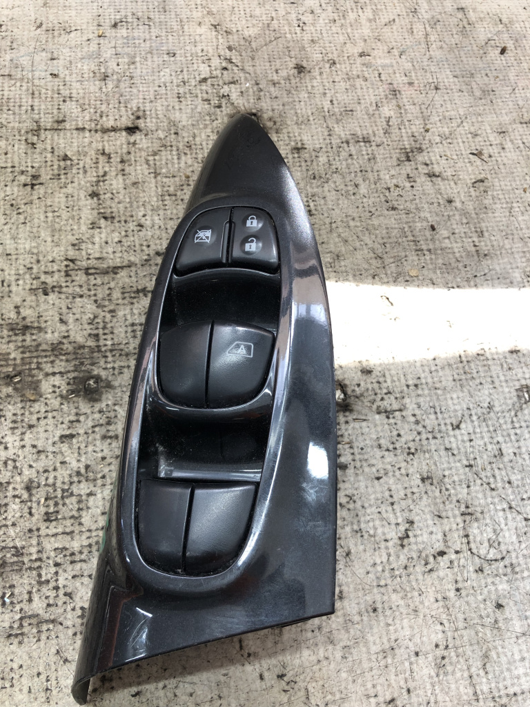 Butoane geamuri electrice Nissan Juke 1.2 Benzina 2018, 254011KK5E
