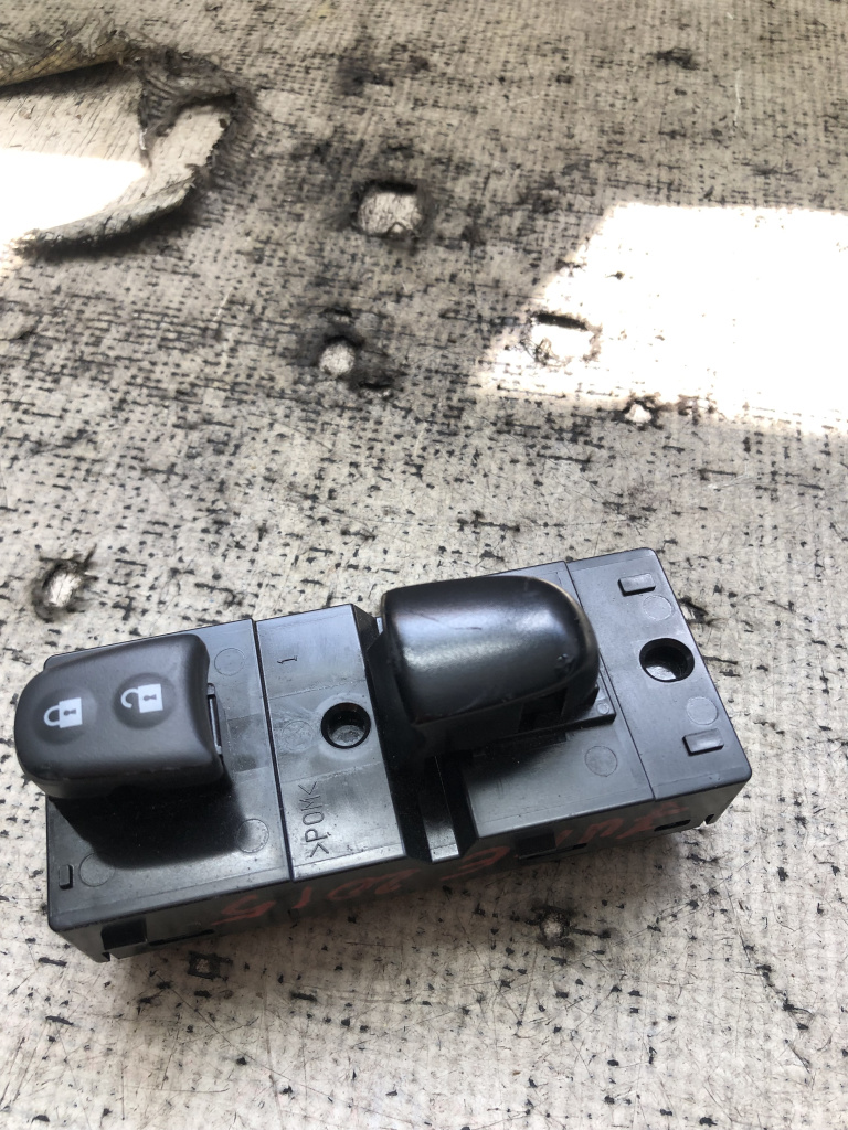 Butoane geamuri electrice Nissan Juke 1.6 Benzina 2015, 254111KA5A