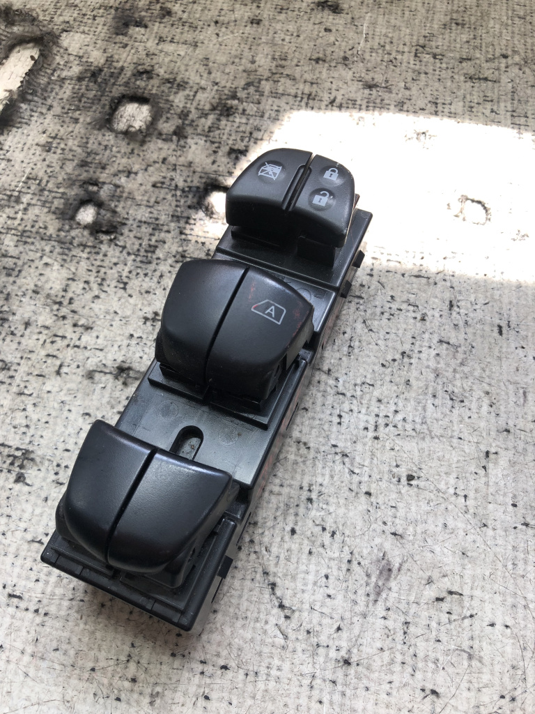 Butoane geamuri electrice Nissan Juke 1.6 Benzina 2015, 254011KK5E