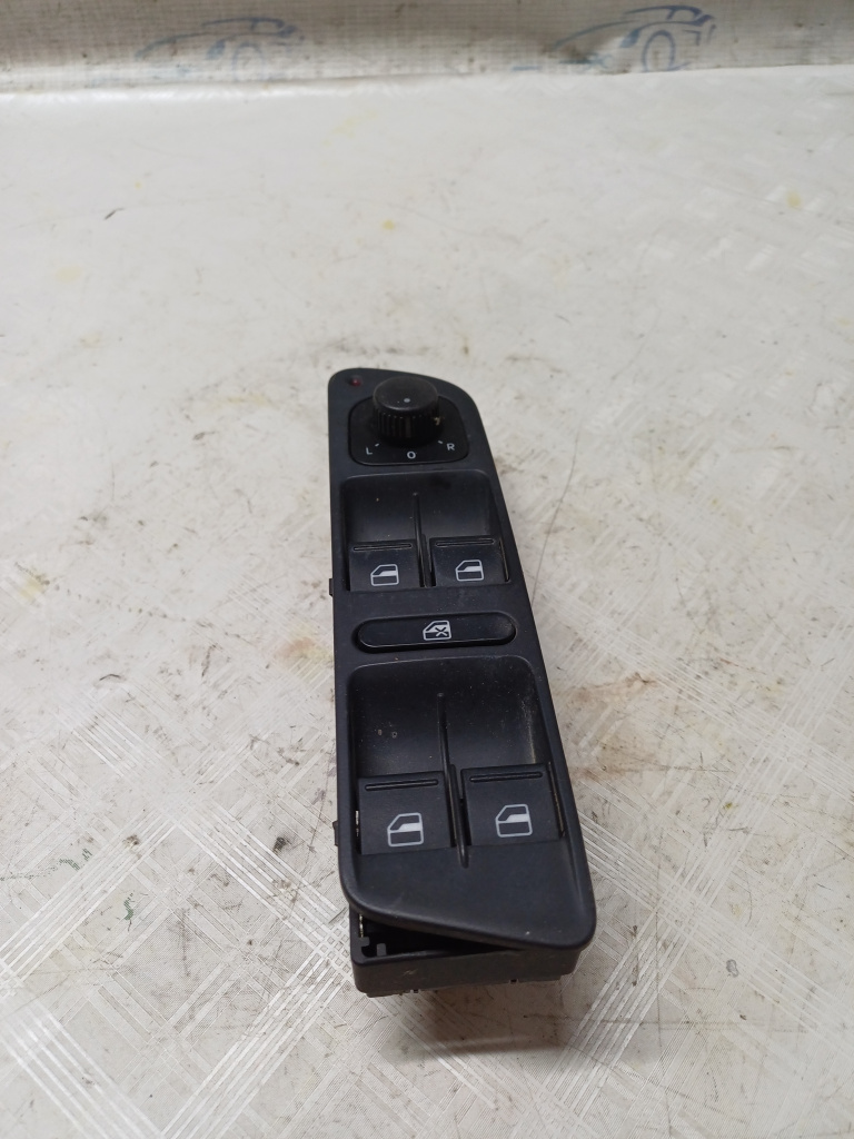 Butoane geamuri electrice Volkswagen Tiguan 2.0 Motorina 2013, 1K4959857B