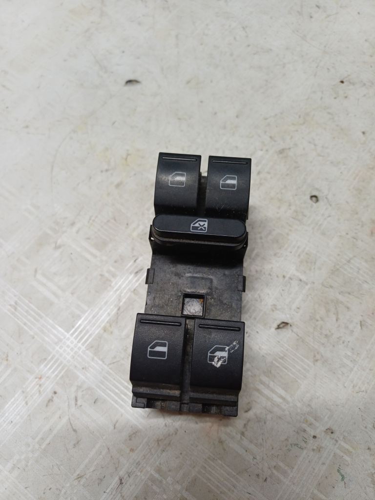 Butoane geamuri electrice Volkswagen Tiguan - Motorina 2010, 1K4959857B