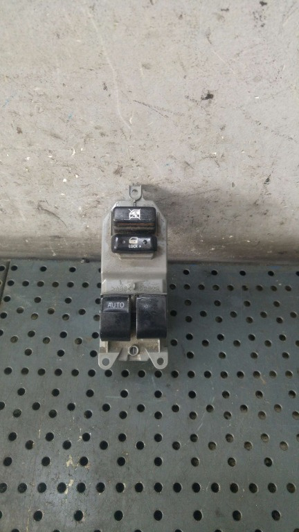 Butoane geamuri stanga fata toyota yaris p9