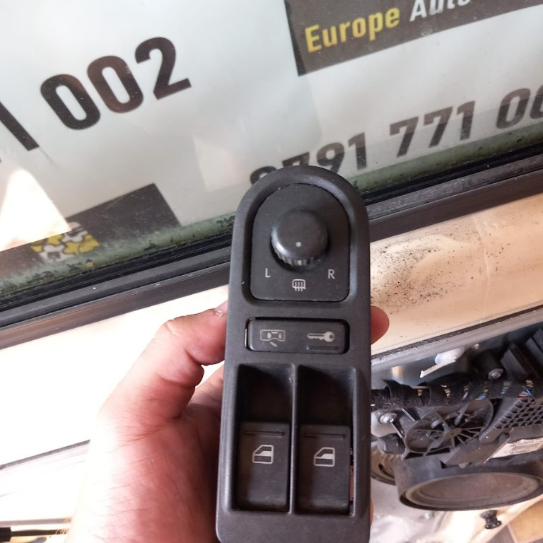 Butoane geamuri usa stanga fata Volkswagen Caravelle Multivan 2.5 TDI 2008