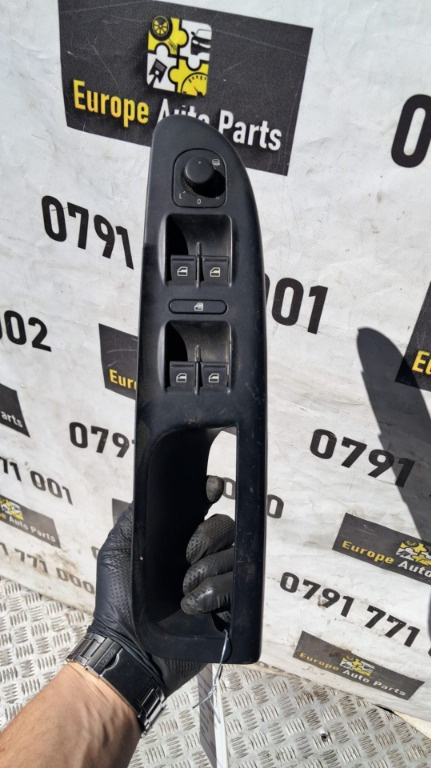 Butoane geamuri usa stanga fata VW Passat B6 an 2010 cod 1K4959857B
