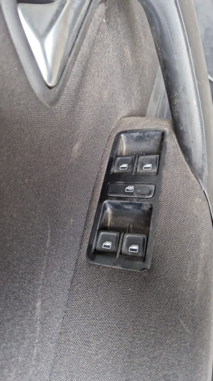 Butoane geamuri usa stanga fata Vw Polo 6R 6C 1.4 TDI cod motor CUSB , an 2017