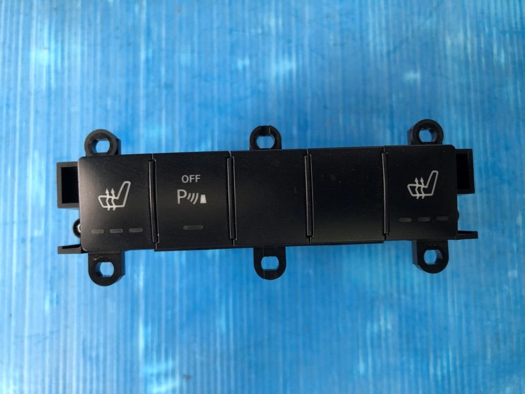 Butoane incalzire scaune fata Mercedes A Class W169 2004-2010 COD 1698209010
