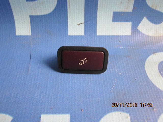 Butoane Mercedes M420 W164; 2118219551 (inchidere hayon)