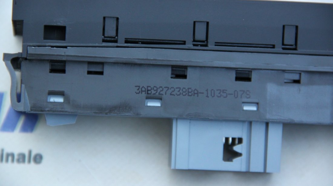 Butoane multiple consola centrala VW Passat CC cod: 3AB927238BA model 2014