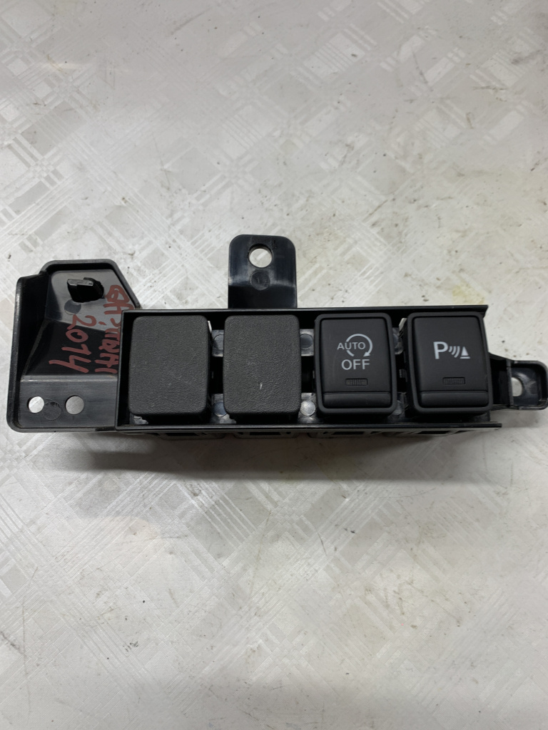 Butoane Nissan Qashqai 1.2 Benzina 2014, -