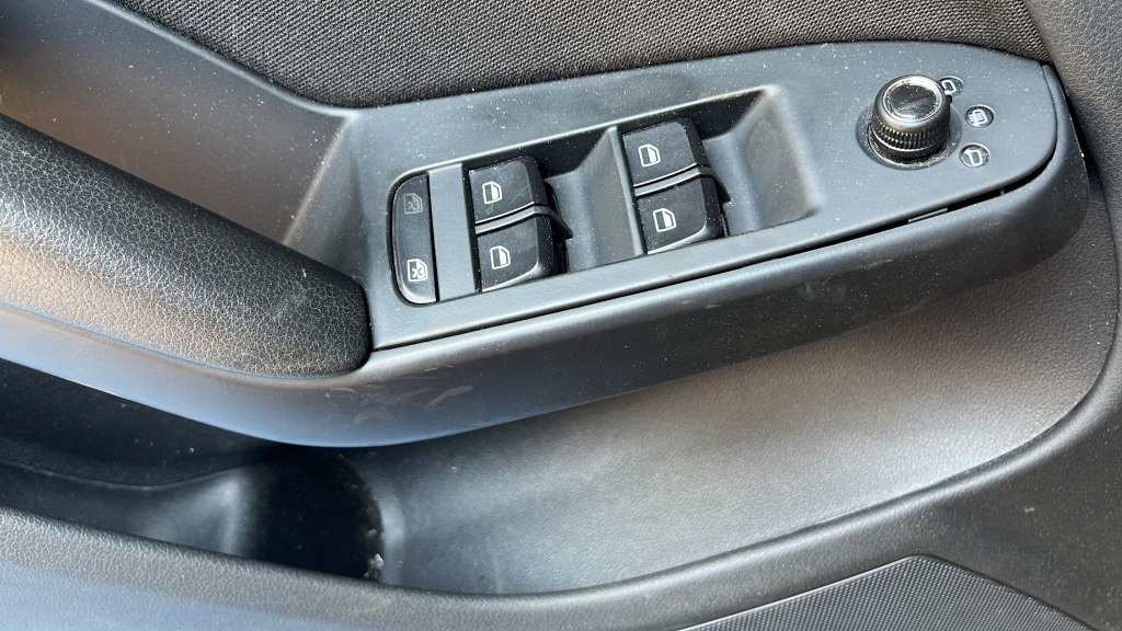 Butoane reglaj oglinzi Audi A4 B8 2.0 TDI cod motor CJC an 2011