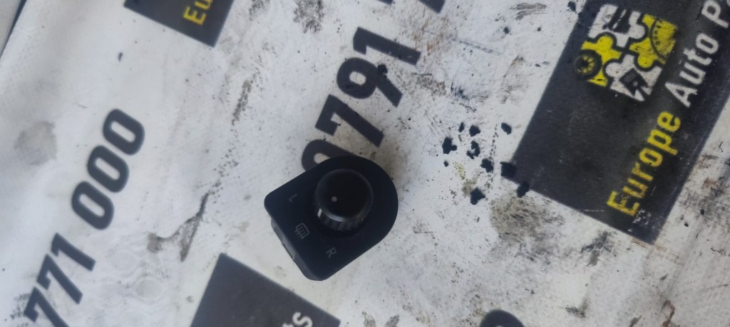 Butoane reglaj oglinzi Vw Caravelle , T5 , Touran an 2007 cod 7E1959565A
