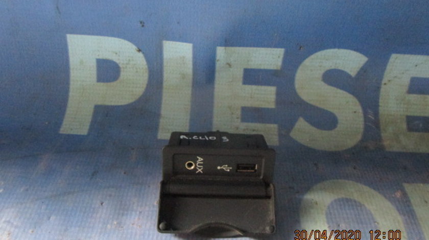 Butoane Renault Clio 2007; 280230002R (priza USB,si auxiliar)