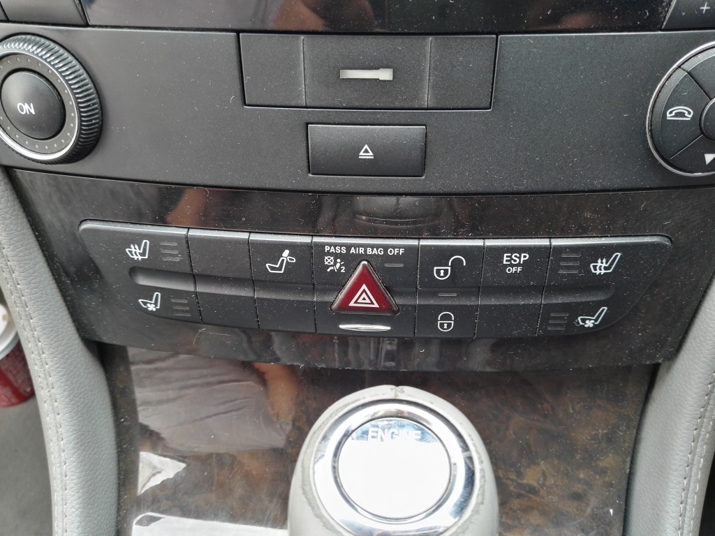 Butoane scaune incalzite si ventilate Mercedes CLS W219 3.2 CDI 2006