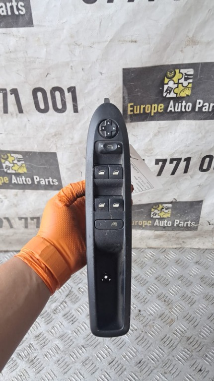 Butoane usa stanga fata Citroen C4 B7 an 2010 - 2015 cod 96669830ZD