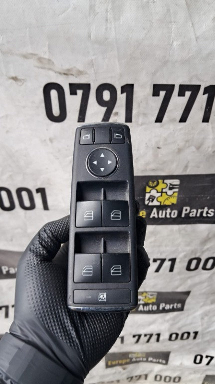 Butoane usa stanga fata Mercedes C-Class W204 an 2008 cod A2048703458