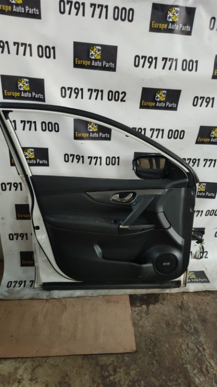 Butoane usa stanga fata Nissan Qashqai 1.3 benzina 103 Kw / 140 Cp transmisie automata an de fabrica...