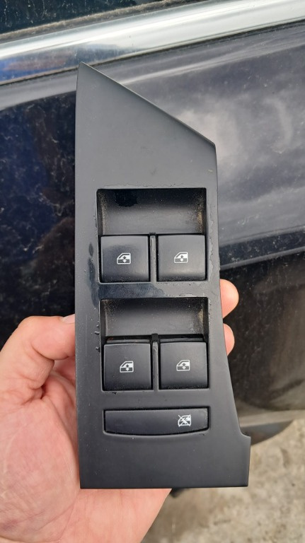 Butoane usa stanga fata Opel Astra J an 2011 cod 13305011