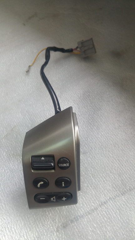 Butoane volan nissan note dupa 2012