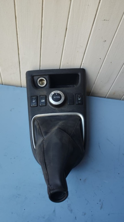 Buton actionare 4x4 Nissan X-Trail T31 2.0 dCi 4x4 an 2008