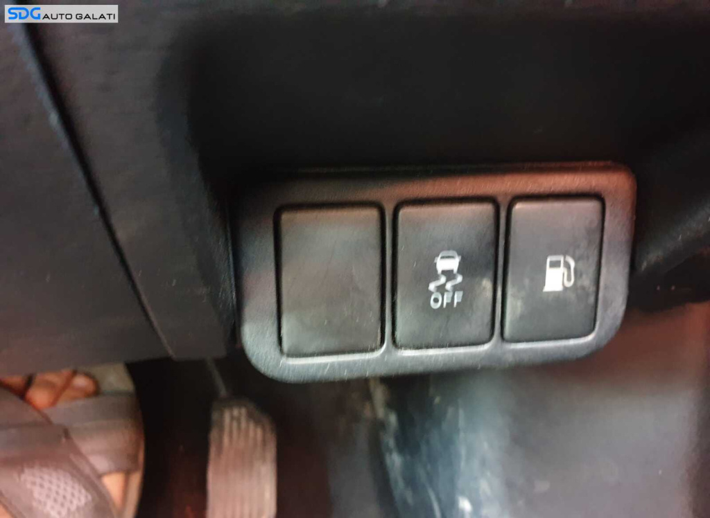 Buton Activare Dezactivare ESP Traction Control Toyota Avensis 3 T27 2009 - 2018