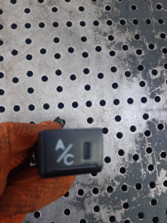 Buton aer conditionat hyundai getz 2004 621w01391