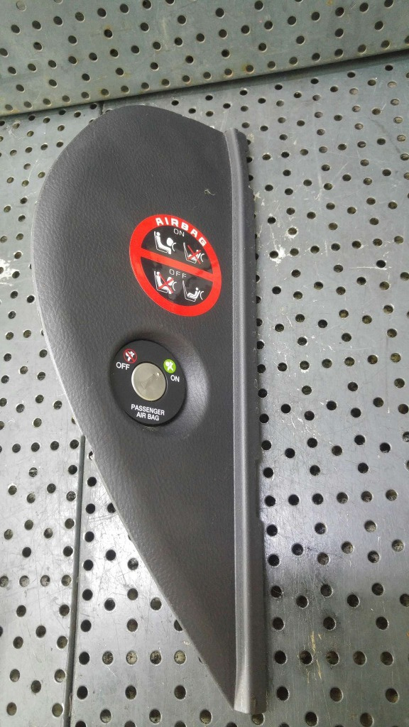 Buton airbag on off cu trim hyundai santa fe 2 cm 847732b000