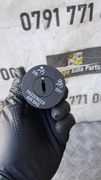Buton airbag Opel Astra J an 2011 cod 13268602