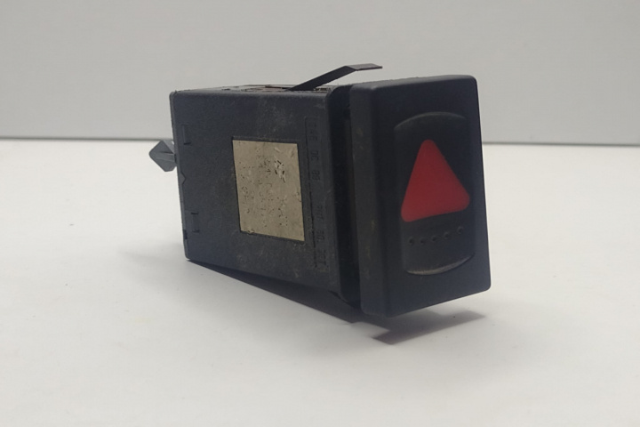 Buton Avarie 24742624 / 247426240916 Volkswagen VW Passat B5 [1996 - 2000]