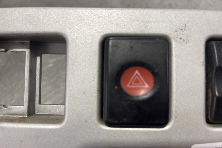 Buton avarie 2517405 / 25174 05 Dacia Logan [2004 - 2008] Sedan 1.4 MT (75 hp)